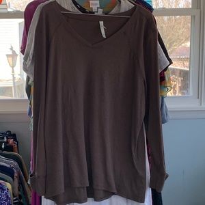 6/$15 2x solid brown Cozy Collection Top in gently used condition